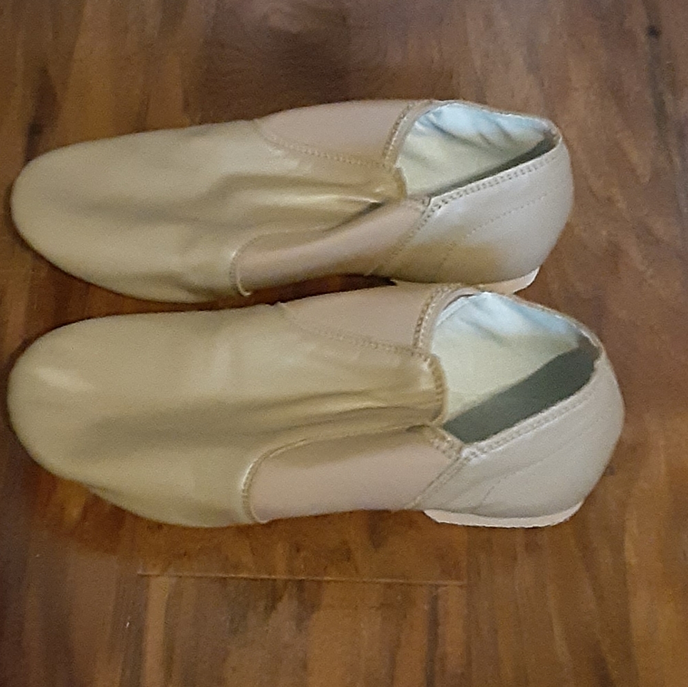 NWOT Jazz shoes size 6.5